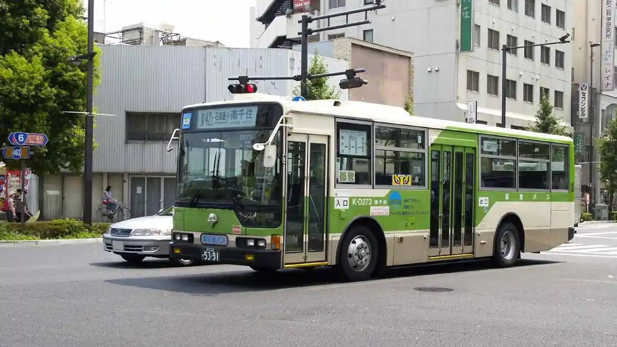 Foto - Mitsubishi MR470, Salah Satu Perintis Desain Bus Bodi Monokok
