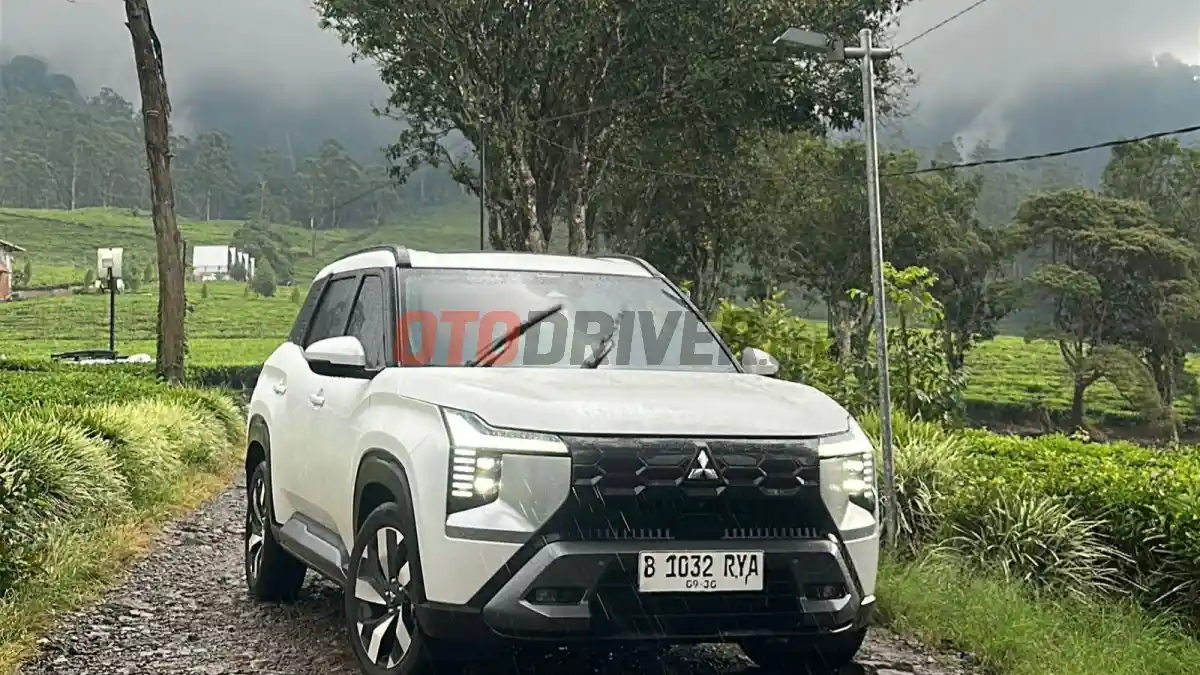 Foto - Mitsubishi Destinator Sodorkan Kenyamanan Lewat Layar Sentuh Terbesar Di Kelasnya