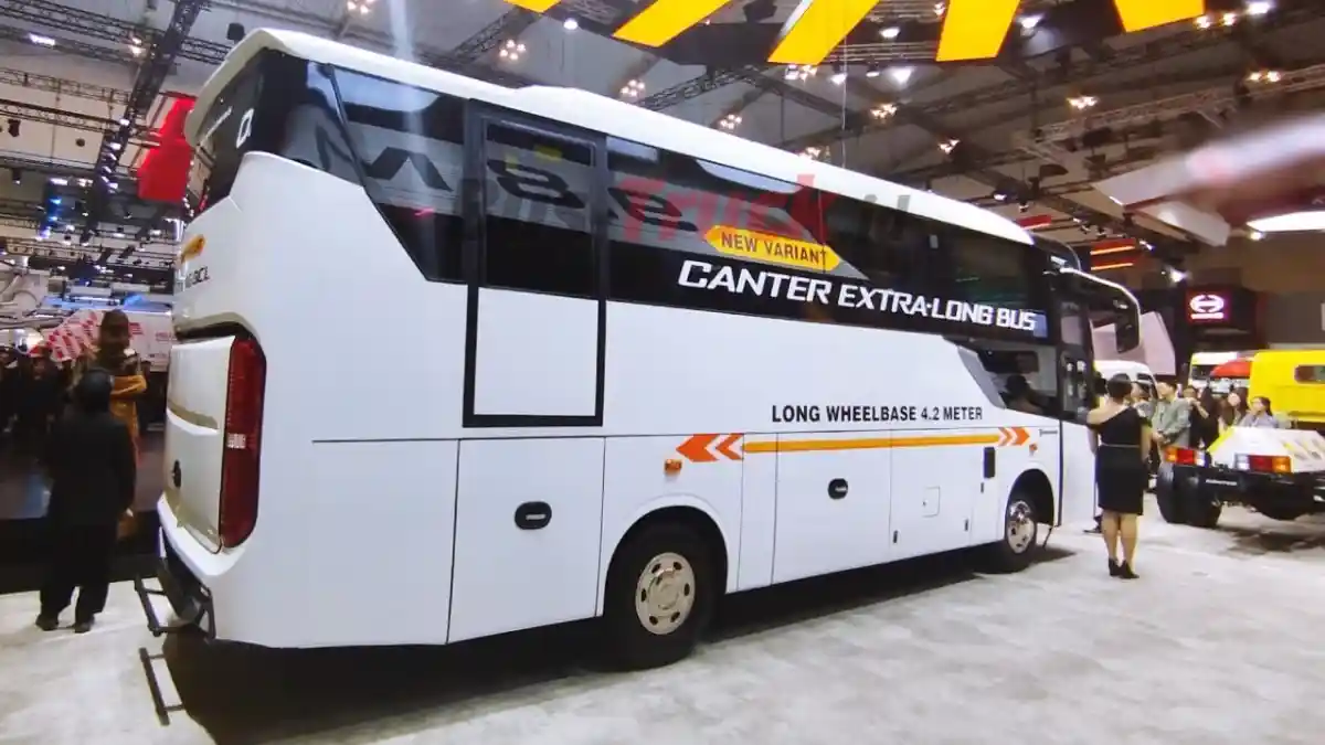 Foto - Mitsubishi Fuso Hadirkan Varian Baru Bus Medium Yang Lebih Panjang
