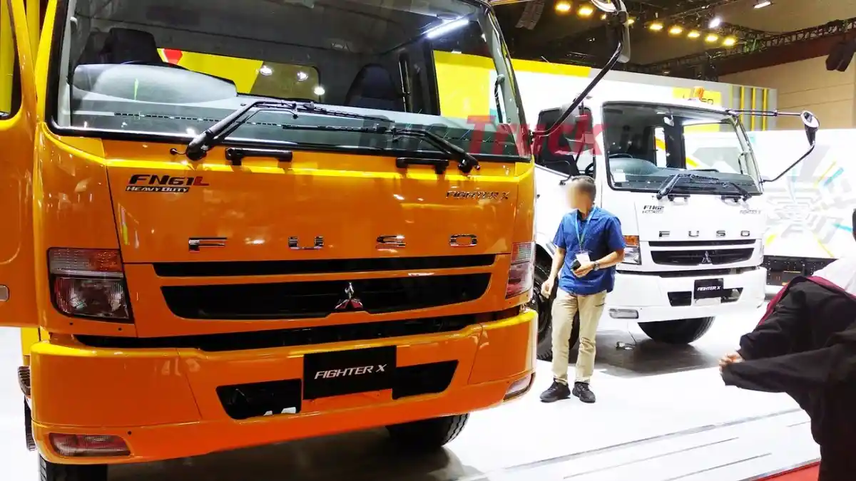 Foto - Operasional Kendaraan Niaga Non Stop, Mitsubishi Fuso Buka Bengkel Siaga 24 Jam