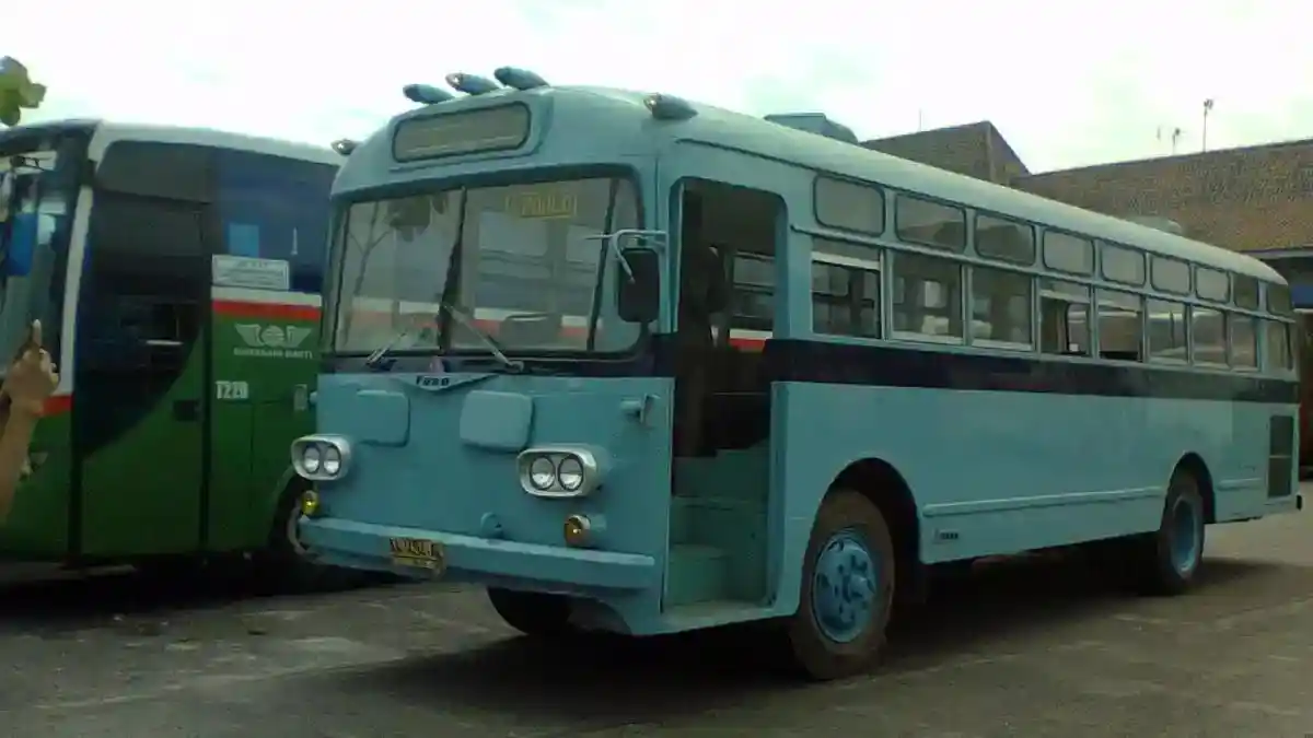 Foto - Mitsubishi MR470, Salah Satu Perintis Desain Bus Bodi Monokok