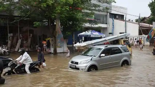 Foto - Inilah Komponen Mobil Yang Paling Rentan Terhadap Banjir