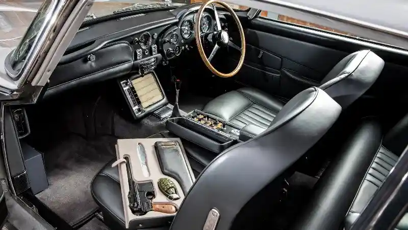 Foto - Mobil Bekas James Bond ini Dilelang Seharga RP 85 Miliar