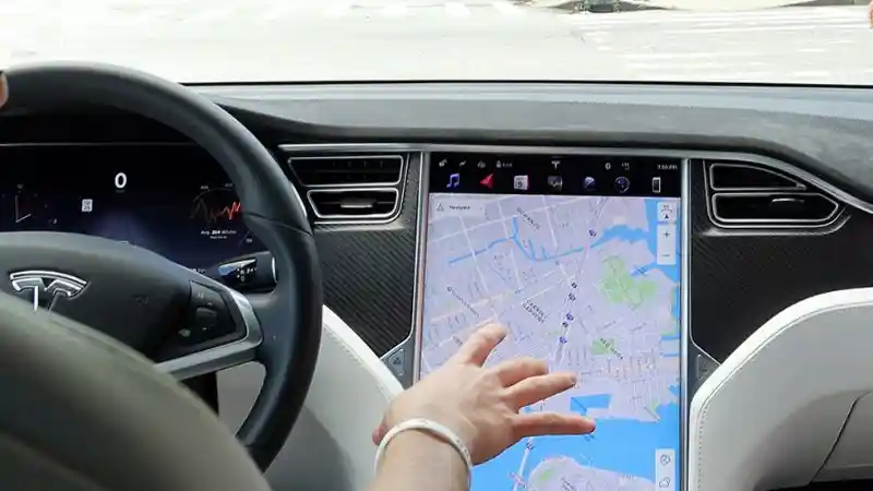 Foto - Buntut Fitur Autopilot Bermasalah, Tesla PHK 200 Karyawannya