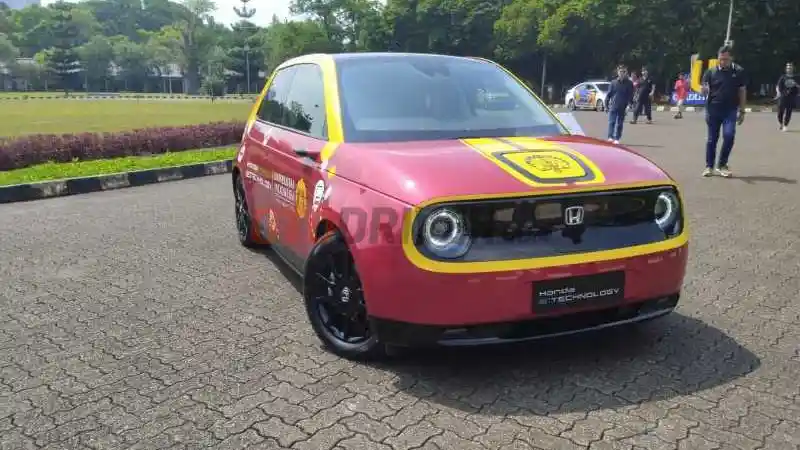 Foto - Ramalan Kementerian ESDM, 2 Juta Mobil Listrik Bakal Mengaspal di Indonesia Pada Tahun 2030