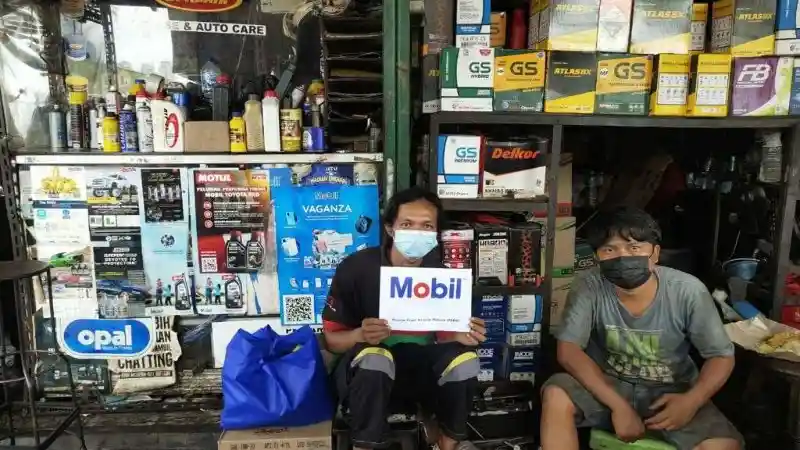 Foto - Mobil™ Berikan Bantuan Mitra Mekaniknya Yang Terimbas PPKM