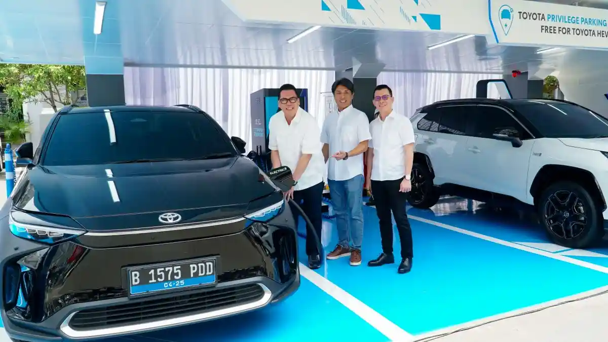 Mobil Listrik - Toyota Hadirkan Fasilitas Privilege Parkir dan Charging Spot Gratis di Tiga Mall Jakarta