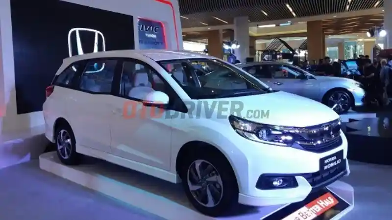 Foto - Honda Mobilio Adem Ayem Saat Pesaingnya Bersolek