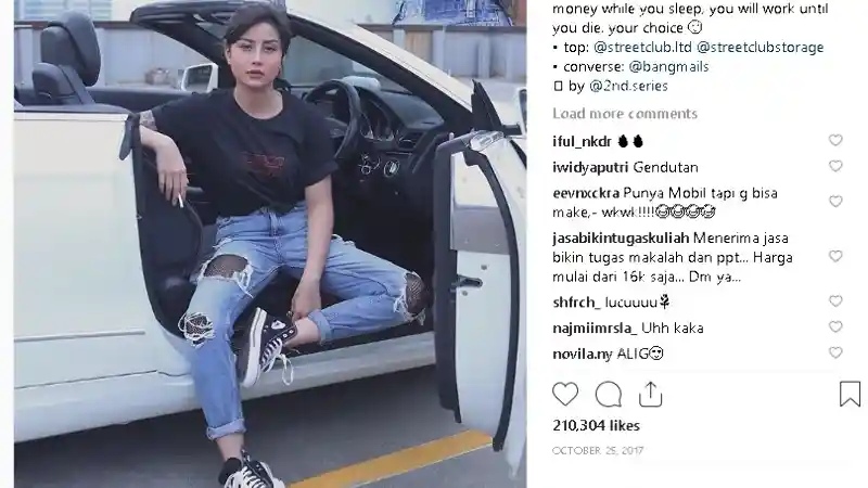 Foto - Awkarin Tutup Instagram? Ini Kenangannya Dengan E-Class Cabriolet