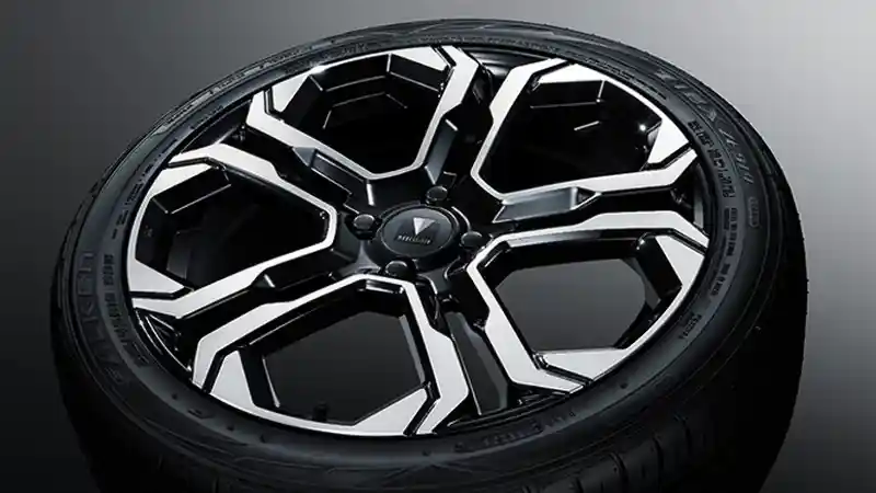 Foto - Toyota Raize Versi Satu ini Tampil Lebih Elegan 