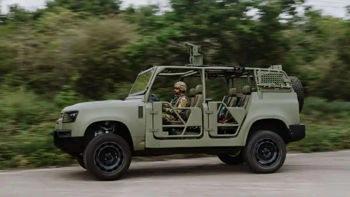 Foto - Balik Lagi Penuhi Keperluan Militer, Land Rover Defender Dapatkan Modifikasi Ekstrem