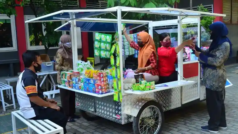 Berita - Mobil Listrik di Madiun Dipakai Buat Jual Pecel