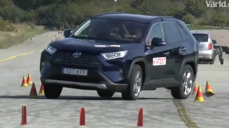 Foto - Cacat Airbags, Toyota Recall RAV4 Hingga Camry 