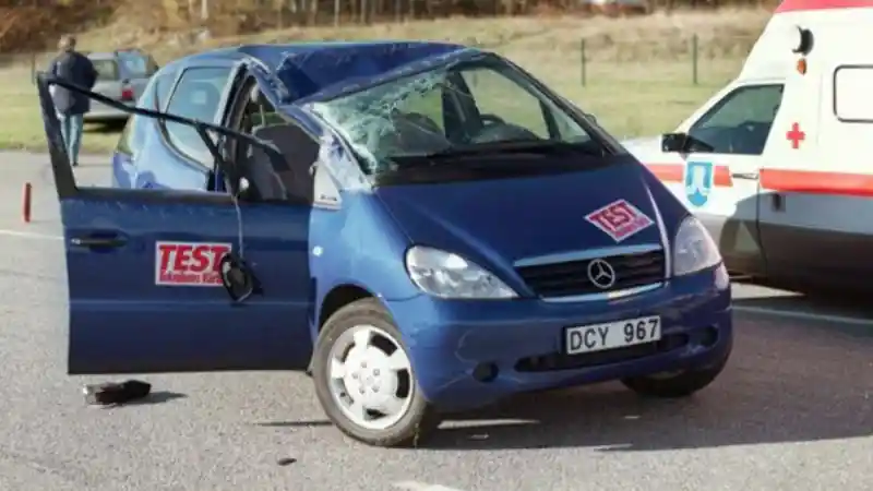 Foto - Mercedes-Benz Sempat Menanggung Malu Karena Tes ini