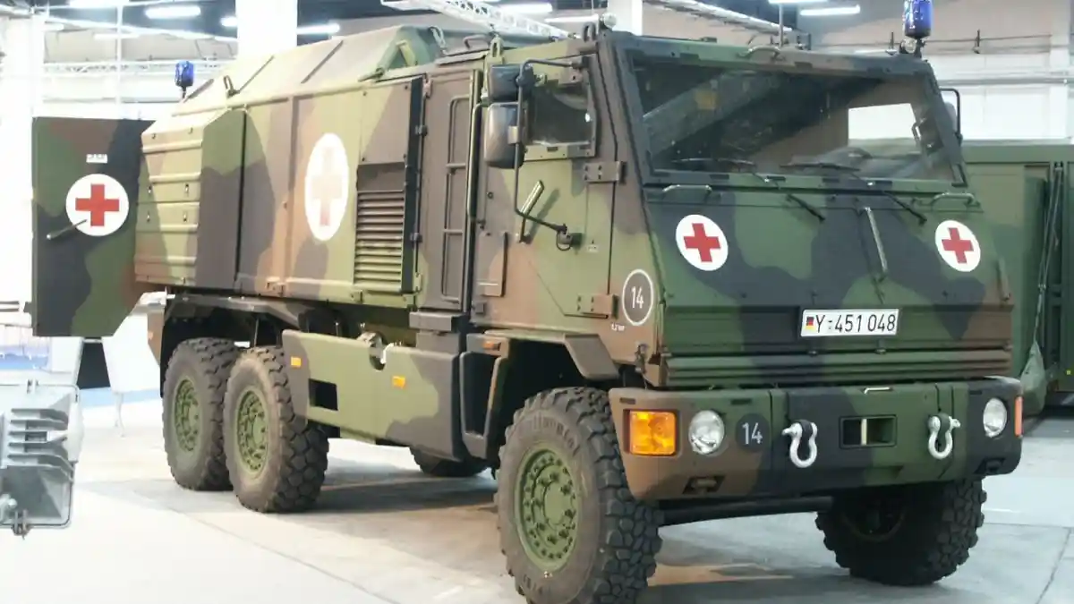 Foto - Pernah Tahu Truk Merek Acmat, Mowag atau Oshkosh?