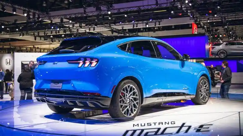 Foto - Ford Mustang E Mobil Listrik Terkencang di Dunia