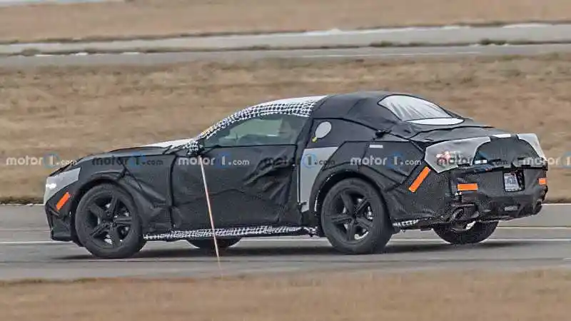 Foto - Generasi VII Mustang Tak Akan Hanyut Gunakan Trend Grill Raksasa