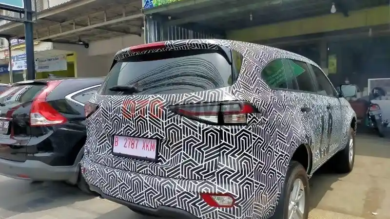 Foto - All New Isuzu MU-X Tertangkap Basah Kulineran Di Cirebon