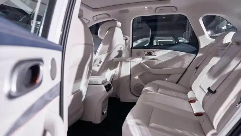 Foto - SUV Listrik Neta L Resmi Diperkenalkan, Hadirkan Kabin Nyaman Dengan Sofa dan Meja Seperti di Rumah