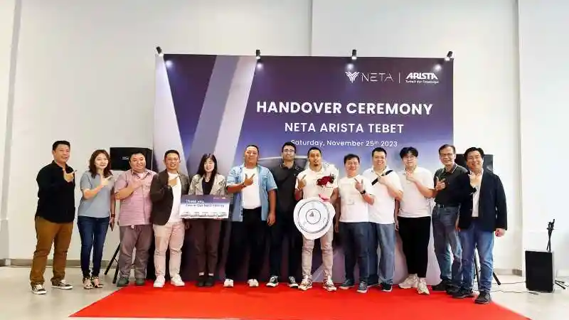Foto - Dealer Neta Satu Ini Serahkan 100 Unit Neta V Ke Konsumennya