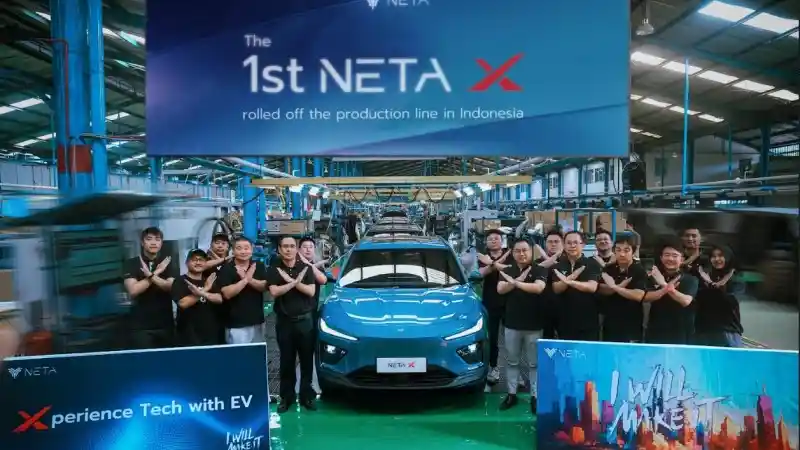 Mobil Listrik - Neta X Rakitan Indonesia Meluncur Dari Pabrik Bekasi. Harga Diumumkan Segera