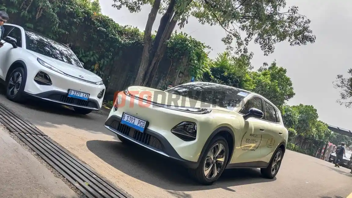 Foto - Changan Nevo Q05 Bikin Penasaran, Pengunjung Kafe Sampai Tertarik Beli Saat Sesi Test Drive