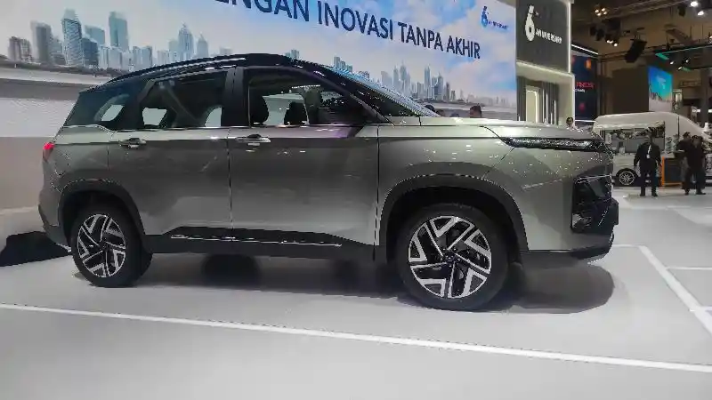 Foto - Wuling Hadirkan New Almaz RS, Ada Varian Hybrid