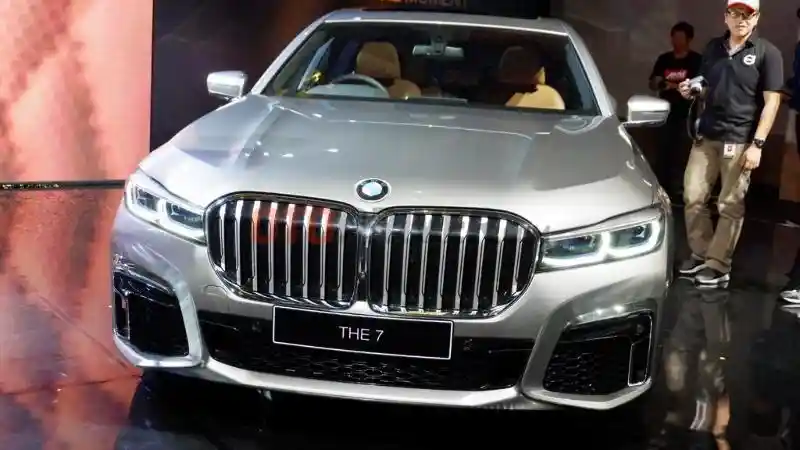 Foto - BMW i7 dan Seri 7 Dibilang Mirip, Itulah Standar Luxury Cars BMW Saat Ini