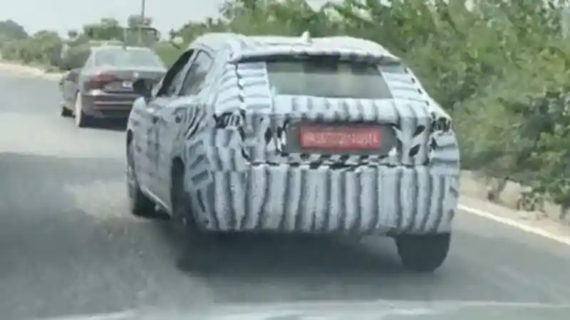 Foto - SPY SHOT: Suzuki Baleno 'Cross'
