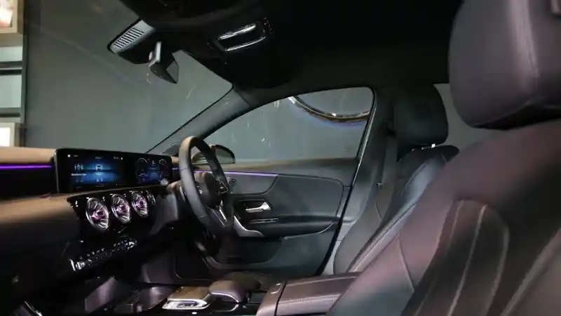 Foto - Mercedes-Benz A200 Sedan Resmi Meluncur, Harga Rp 799 Juta