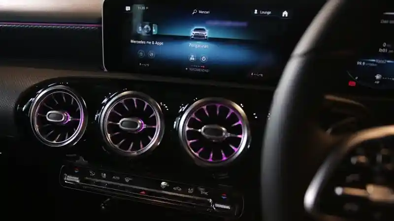 Foto - Mercedes-Benz A200 Sedan Resmi Meluncur, Harga Rp 799 Juta