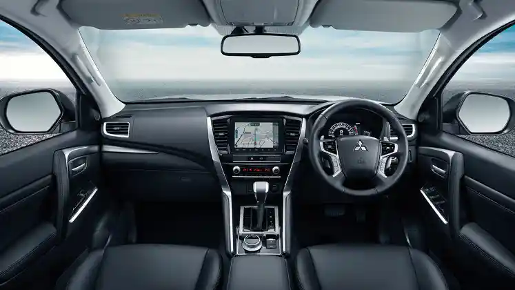 Foto - Fortuner Facelift Meluncur 11 Bulan Setelah Pajero Sport Facelift