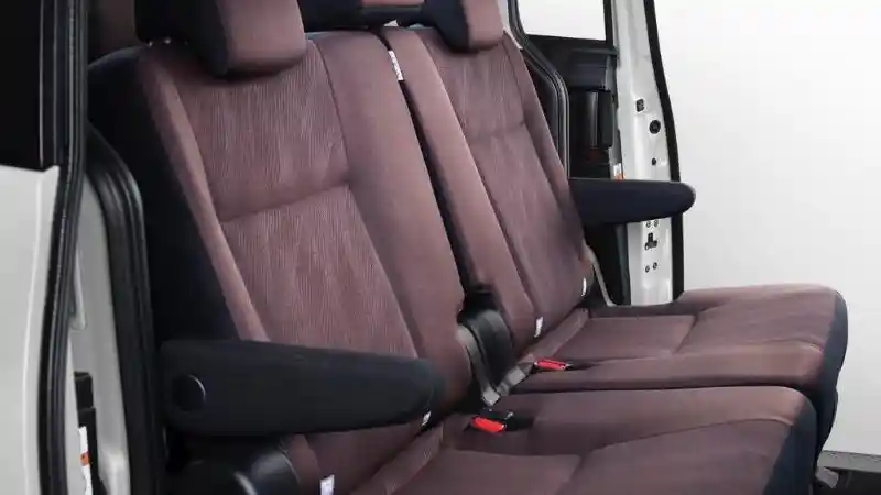 Foto - Toyota Sienta Facelift Versi Indonesia Resmi Dijual