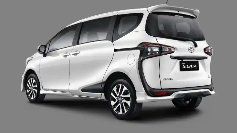 Foto - Toyota Sienta Facelift Versi Indonesia Resmi Dijual