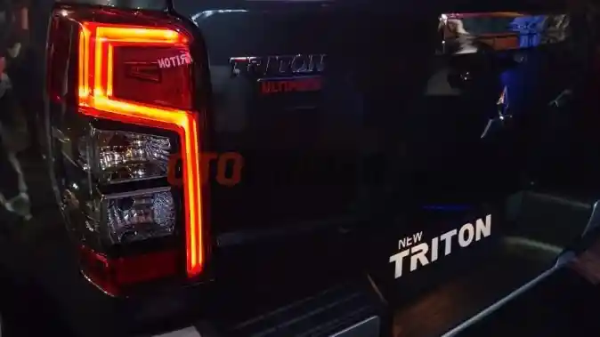 Foto - Mitsubishi New Triton Memiliki Banyak Lampu Depan, Mana yang Utama?
