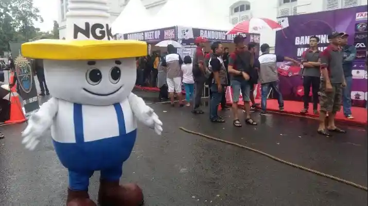 Berita - Seru! Busi NGK Persatukan Beragam Komunitas Mobil Bandung