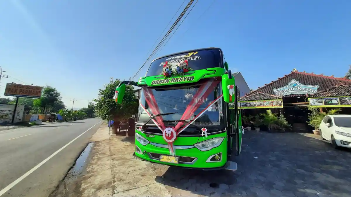 Bus - Unik Nih, Bisa Nikah di Dalam Bus, Berapa Biayanya?