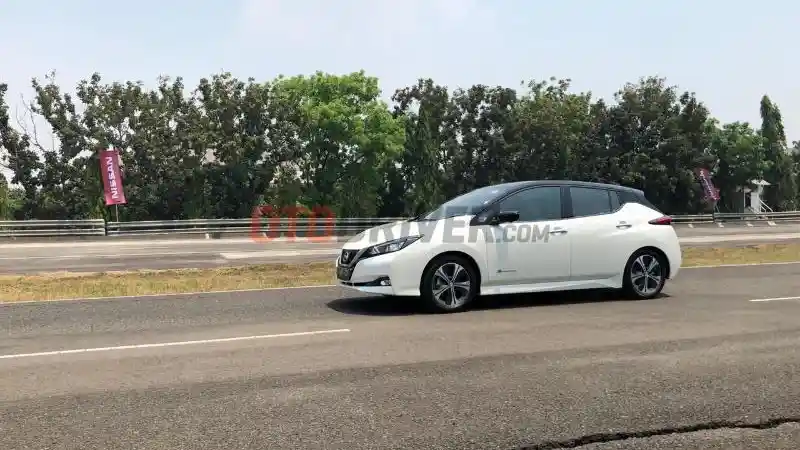 First Drive - FIRST DRIVE: Nissan Leaf