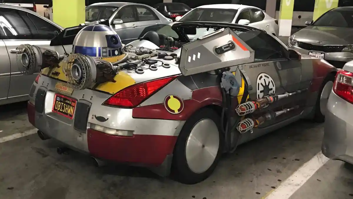 Berita - Nissan 350Z Ini Disulap Menyerupai Kapal Perang Star Wars
