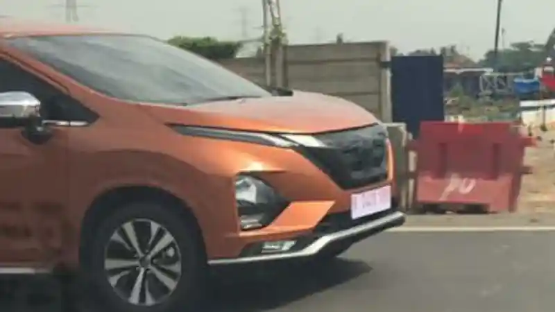 Foto - SPY SHOT: Nissan Livina Berbasis Xpander Sudah Ada di Jalanan