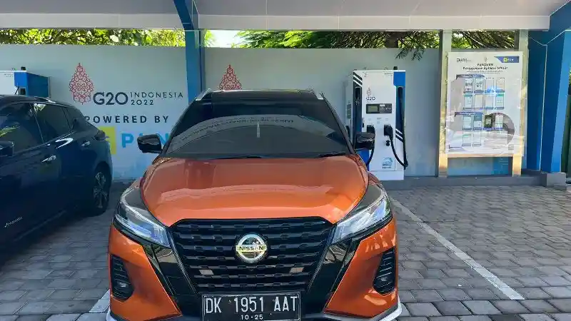 Foto - Nissan Hadiahi Customer Apurva Kempinski Pengalaman Mencoba Mobil Listrik di Bali