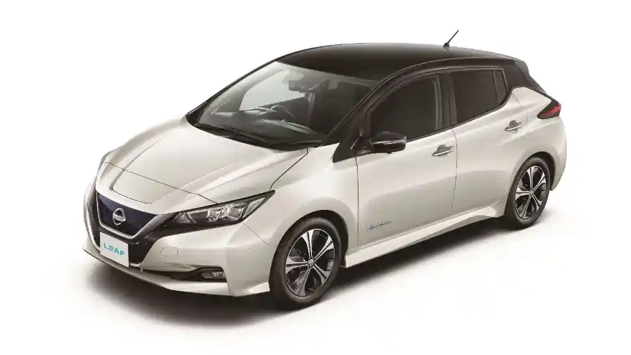 Foto - Honda Jazz Kalah Secara Tenaga Dari Mobil Listrik Nissan Leaf!