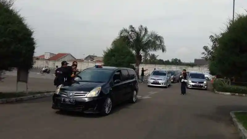 Foto - Ulang Tahun Komunitas Nissan Livina di Cikarang Dipadati Ratusan Mobil 