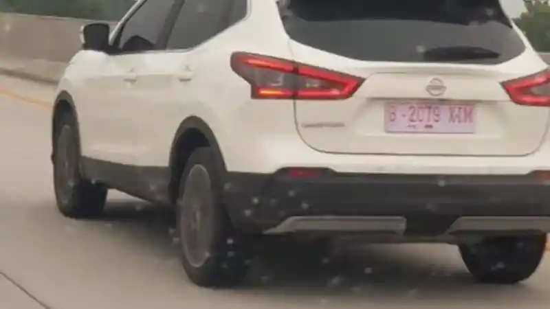 Foto - Nissan Qashqai Kepergok Uji Jalan di Surabaya