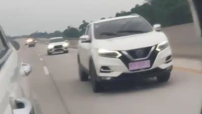 Foto - Nissan Qashqai Kepergok Uji Jalan di Surabaya