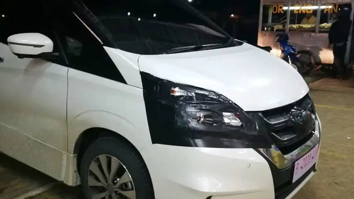 Foto - SPY SHOT: Nissan Serena Generasi Terbaru Kepergok di Bandung