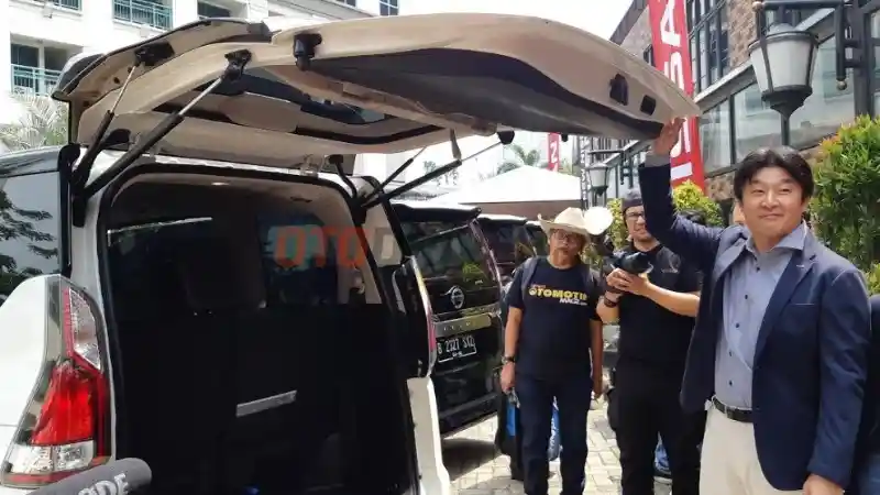 Foto - All New Nissan Serena Tak Punya Fitur Power Backdoor, Ini Alasannya