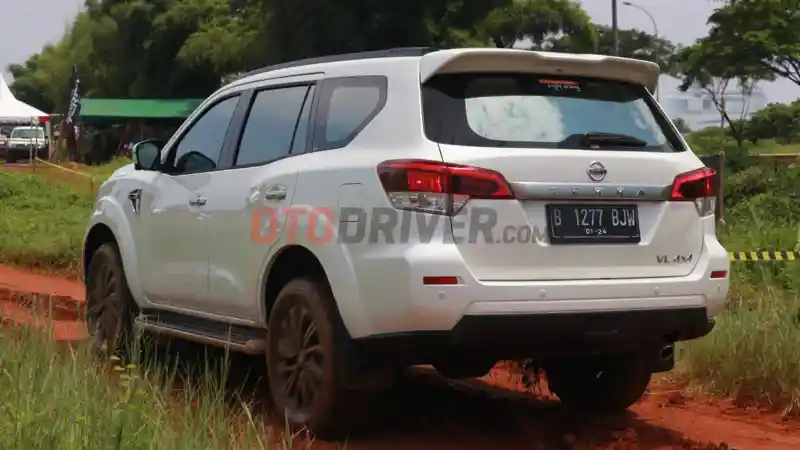 Foto - First Drive: Nissan Terra 2.5 (4x4) VL AT 