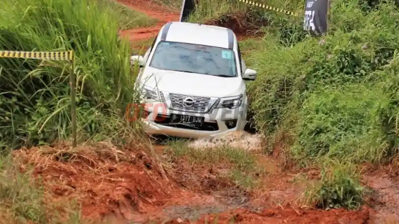 Foto - First Drive: Nissan Terra 2.5 (4x4) VL AT 