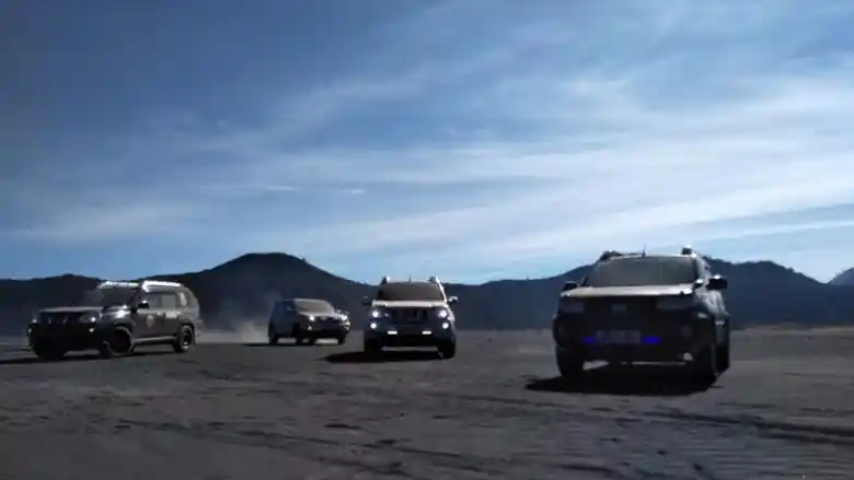 Foto - Nissan X-Trail Indonesia Jelajah Bromo Sekaligus Bawa Misi Sosial